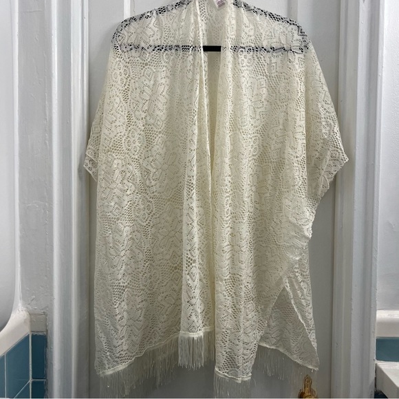 Women’s Lace Pattern Coverup, ivory one size - Picture 2 of 6